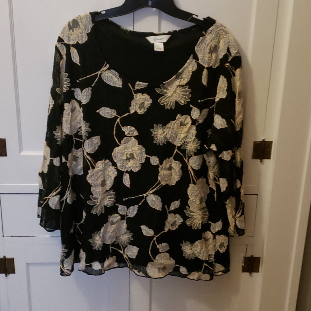 Women's 3/3 sleeve pull over blouse